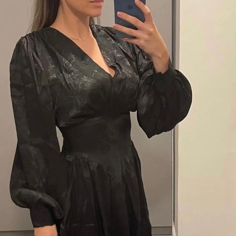 Dress - Picture 6 of 6